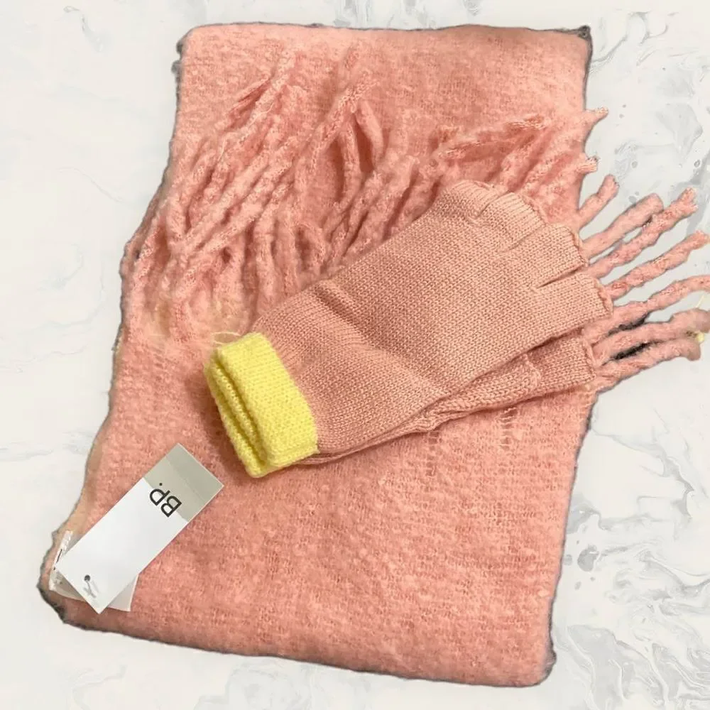 NWT Nordstrom BP. Women’s Pink Coral Apricot Scarf and Fingerless Mittens Set -